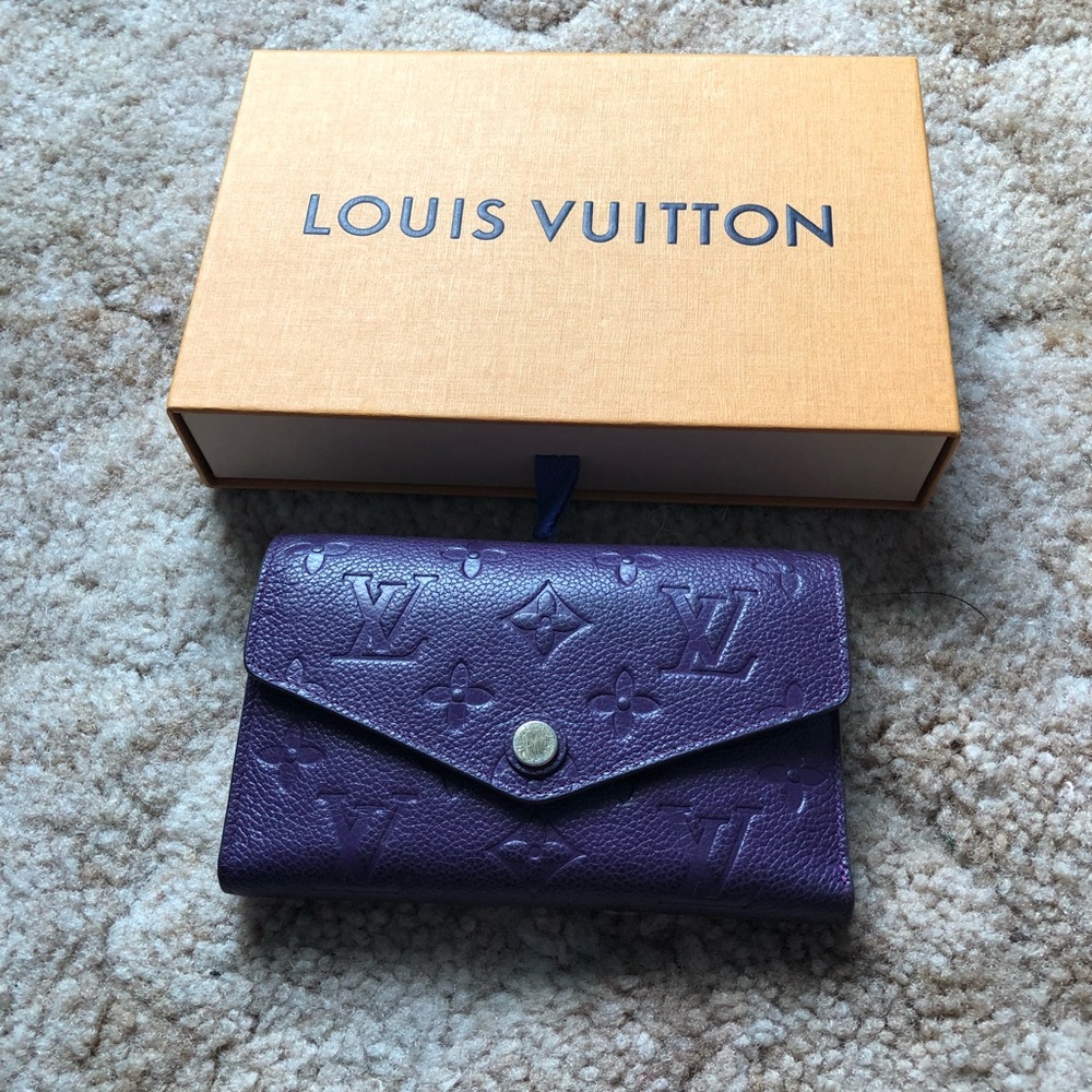 Louis Vuitton compact curieuse wallet